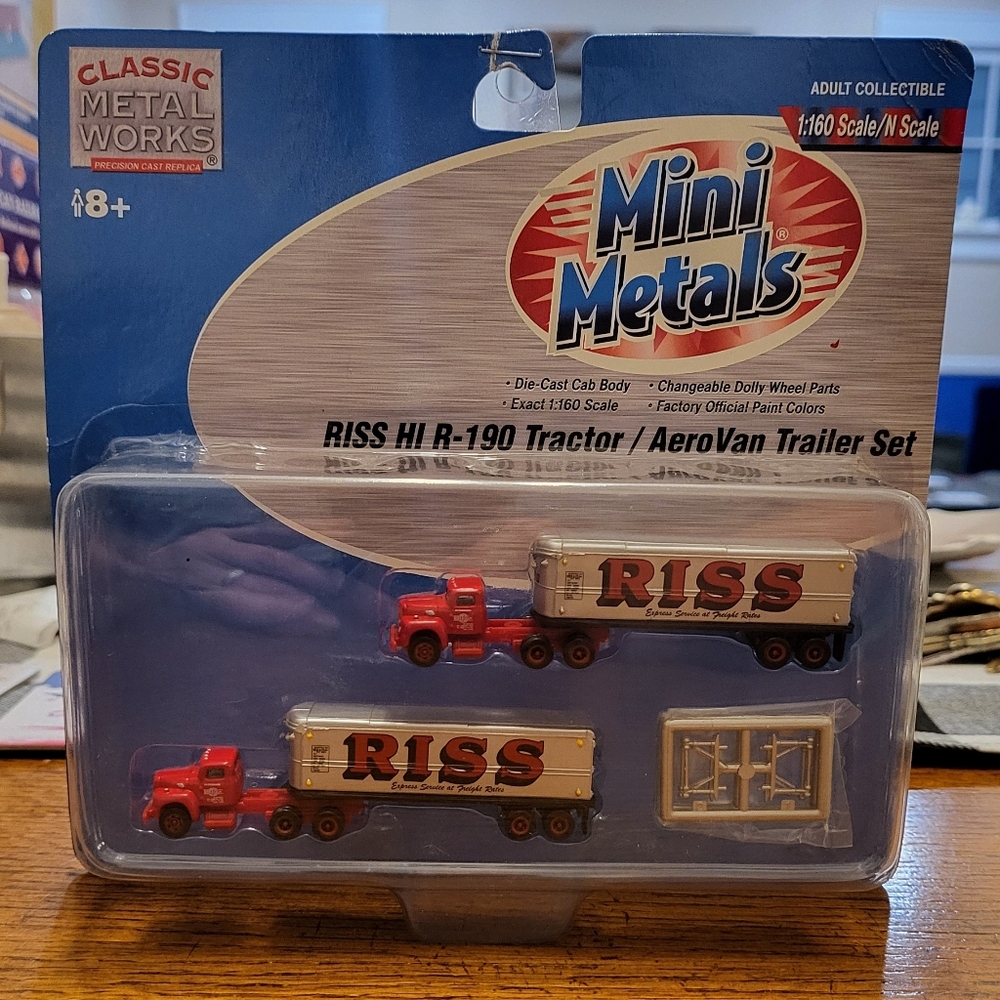 Classic Metal Works N Scale RISS Tractor Trailer set